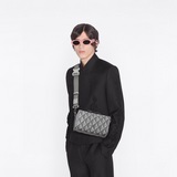 頂級原版    這款 dior lingot 信使包是本季，實用優雅，别具一