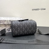 頂級原版    這款 dior lingot 信使包是本季，實用優雅，别具一