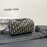 頂級原版    這款 dior lingot 信使包是本季，實用優雅，别具一格。
