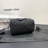 頂級原版    這款 dior lingot 信使包是本季，實用優雅，别具一格。