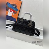 大號 Lady Dior 走秀款戴包牛皮格革绗縫超大藤格紋 此款 Lady