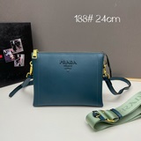 首發普拉達《PRADA》雙肩帶 “意大利制造”設計精湛[偷笑]打造沉穩架勢，經典