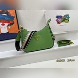 頭層粗荔枝紋-《仿原單》絕對高品質，手感超贊雙肩帶這款雙肩帶采用進口頭層粗荔