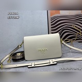 PRADA-翻蓋銷量冠軍款，升級大號版，配置兩條肩帶，2023四季适宜時尚雙肩