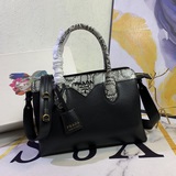 官網勁爆火遍全球 2023開年普拉達《PRADA》   款號：5008 尺寸：3