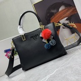 Pra@a手提包配寬肩帶款號：5007，采用進口手掌紋牛皮制做，原版定制五金，手