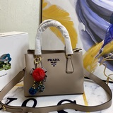 原版高品質  普拉達《PRADA》 你醉心(下單送公仔挂飾)上市，經典