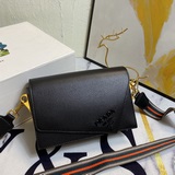 官網勁爆翻蓋 普拉達/PRADA-翻蓋銷量冠軍款，型號2105，配置兩條肩帶，2