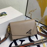 官網勁爆翻蓋 普拉達/PRADA-翻蓋銷量冠軍款，型號2105，配置兩條肩帶，2