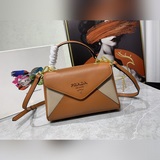 Prada/普拉達蓋頭包款號：2125#，原版手掌紋牛皮.順滑油邊，精緻做工，