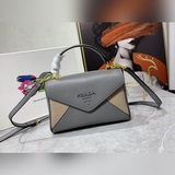Prada/普拉達蓋頭包款號：2125#，原版手掌紋牛皮.順滑油邊，精緻做工，
