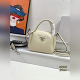 【頭層粗荔枝紋】這款雙肩帶手提包，采用進口粗荔枝紋牛皮，配有兩條可交換可調節長肩