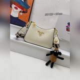《下單送公仔挂飾》專櫃高品質-夏季漆皮系絕對高品質，手感超贊專櫃醉雙肩帶這款