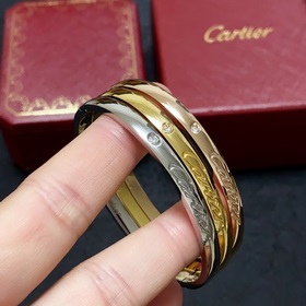 Cartier 卡地亞官網最新發布  火爆鑲單鑽雕刻字母手镯 進口精工保色18k