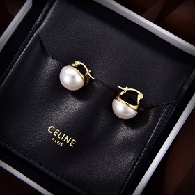 Celine 新款凱旋門珍珠耳釘 與衆不同的設計 個性十足 颠覆你對傳統耳環的印