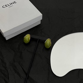Celine 賽琳 耳環 一直是簡約時尚界的标杆大膽的設計 百看不厭 搭配起來更