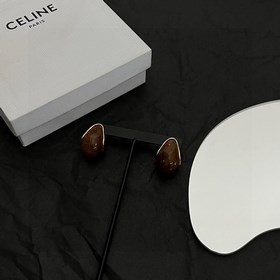 Celine 賽琳 耳環 一直是簡約時尚界的标杆大膽的設計 百看不厭 搭配起來更