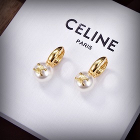 Celine 新款凱旋門珍珠耳釘 與衆不同的設計 個性十足 颠覆你對傳統耳環的印