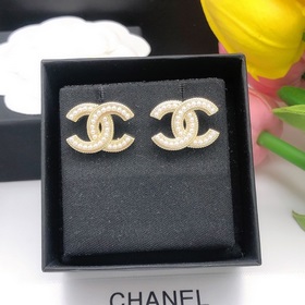 編號XED0218 Chanel 小香 年早秋新款 紐約系列 珍珠耳釘 經典雙