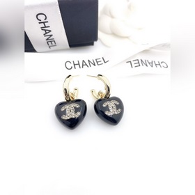 Chanel 最新款 愛心 耳環 一緻z黃銅材質