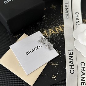 Chanel香奈兒 中古 耳釘 小香家的款式真心無需多介紹 每一款都超好看，精緻