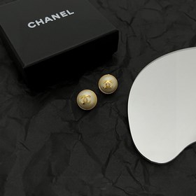 Chanel香奈兒 香奈兒 中古 耳釘 小香家的款式真心無需多介紹 每一款都超好