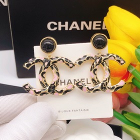 編號XED0024CHANEL 原單新品 小香雙c粉色黑色滴油耳釘 高端品質，