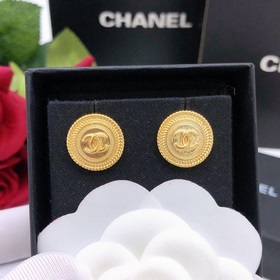 編號XED0189 Chanel 新款 鍊條圓形雙C紐扣耳釘 925銀針 一緻