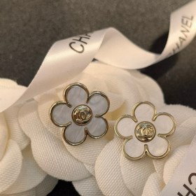【白鹿同款 小香 白貝母茶花雙c耳釘】太驚喜了這季的白貝母字母系列！很漫畫感的茶