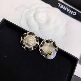 小香 CHANEL 雙c耳釘優雅大方精工設計 雕刻 非常修飾臉型 青春活力 一眼