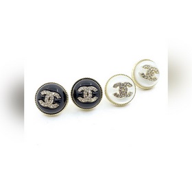 【chanel 最新款 黑白色圓形豆豆耳釘】一緻Z黃銅材質