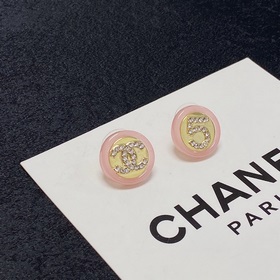 CHANEL 香奈兒雙C字母5搭配淺粉耳釘 新款 原版一摸一樣的原單貨 每一個細