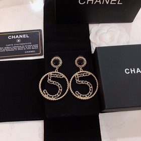 代購級别chanel 小香 5字 耳釘 香奈兒早秋款耳釘 銀針，正品熱賣爆款 如
