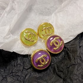 Chanel 小香簡約糖果色雙C小耳釘 這款耳環真的超級美 看着設計簡單 但是佩