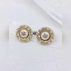 Chanel  最新款 圓珍珠耳釘 一緻z黃銅材質