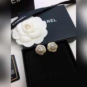 chanel 香奈兒新款耳環款 流蘇耳環專櫃黃銅，很清新一款耳環 修飾臉型 上身