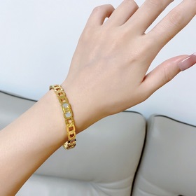 香奈兒Chanel鑲白貝母手镯  超重工bling bling，顔色搭配得非常好