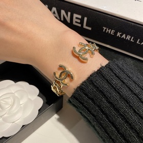 編號XSZ0009chanel 镂空金屬手镯2023c春款 時髦精入