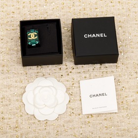 【最最新款樹脂胸針logo brooch】每一個季度都必出的設計單品，屬于經典萬