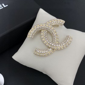 【代購級别】 Chanel 小香 23年新款上市 小米珠雙排拼圓鑽 雙C胸針 經