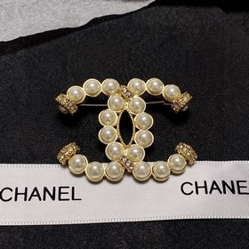 CHANEL 小香 專櫃新款同步上新香奈兒胸針，是最懂女人的飾物。那些傾注了全部
