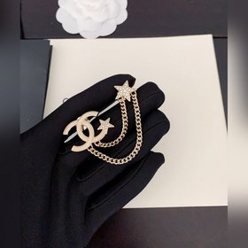 chanel 最新款 淺金五角星鍊條胸針】一緻ZP黃銅材質 060090