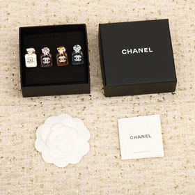 【chanel手工坊香水瓶胸針】太太太完美了[強][強]這一季度的系列，絕了，太