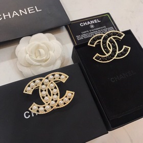 CHANEL小香 專櫃最新款同步上新香奈兒最新款胸針 胸針，是最懂女人的飾物。那