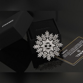 香奈兒CHANEL高端雪花 雙C胸針  業内唯一與原版一摸一樣的原單貨！ 每一個