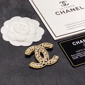 CHANEL 小香 專櫃新款同步上新香奈兒胸針，是最懂女人的飾物。那些傾注了全部