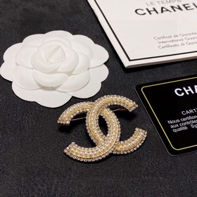 CHANEL 小香 專櫃新款同步上新香奈兒胸針，是最懂女人的飾物。那些傾注了全部