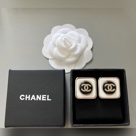 060080chanel 最新款 黑色圓形方耳釘 氣質加分 一緻ZP材質 胸針