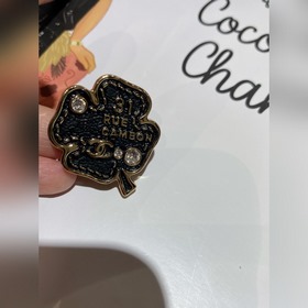 @        門牌四葉草胸針值得收藏看慣了雙C 這個四葉草好特别