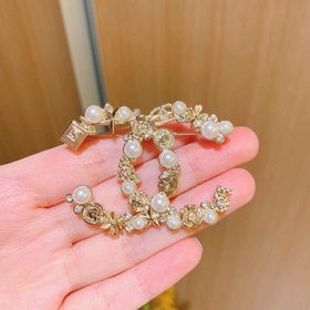 編號XXZ0015 CHANEL 小香香水瓶5字胸針。高端品質，專櫃同材質，真